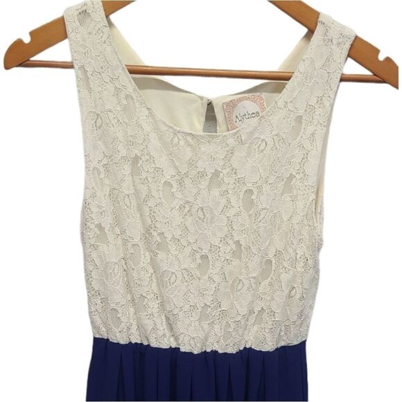 Alythea‎ A-line Upper Lace Blue/Ivory Dress Size Medium - Picture 5 of 10